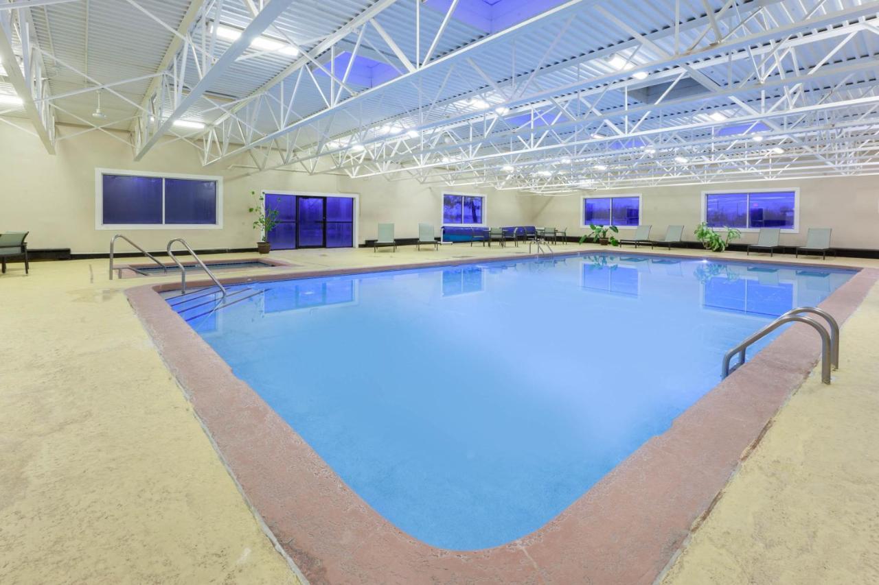 Days Inn By Wyndham Plattsburgh Esterno foto