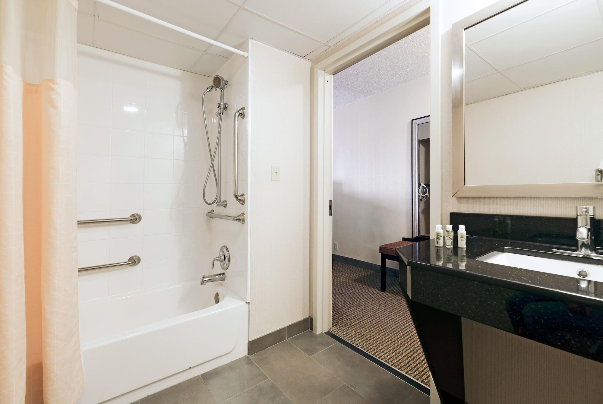 Days Inn By Wyndham Plattsburgh Esterno foto